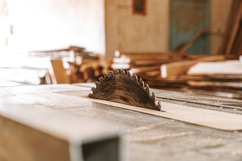 adding a new table saw blade to table saw