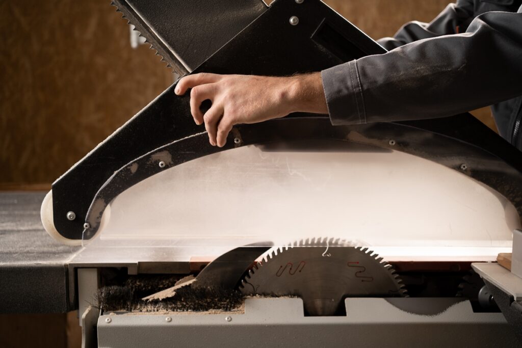 setting up a table saw for cutting 4x4