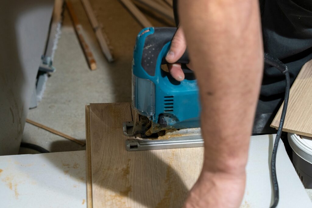 cutting and laying hardwood floor