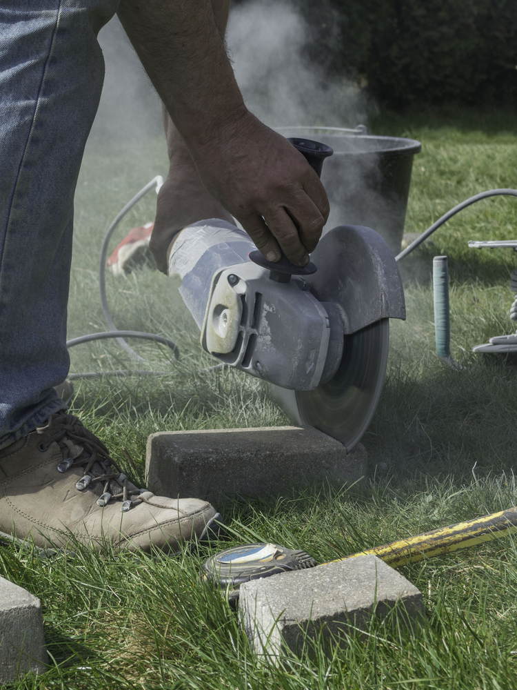 Paving stone saws working with power tools