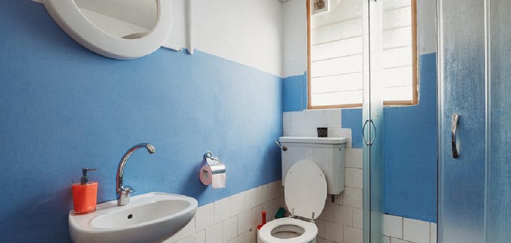 How to Mount a Toilet Tank