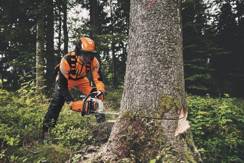 man using stihl ms 400.1