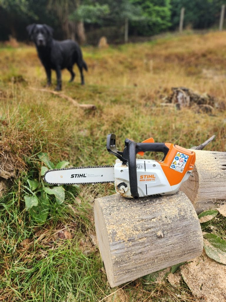 cutting logs with the msa 220t