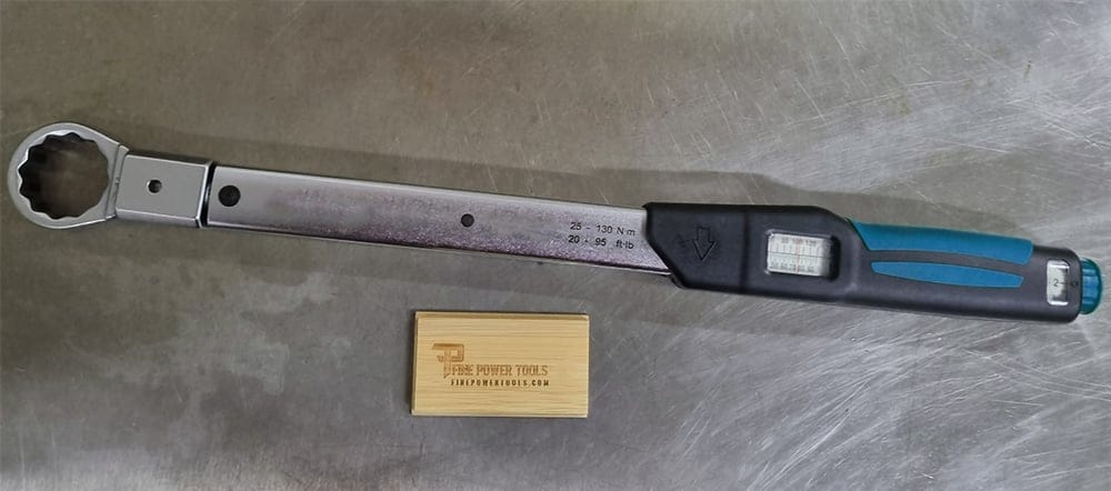Click type torque wrench with 12 point socket